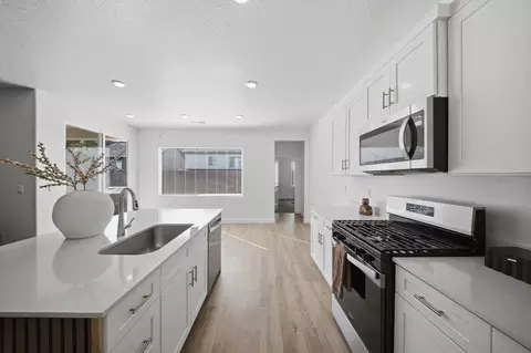 1677 S Cedar Mesa Dr, Washington, UT 84780
