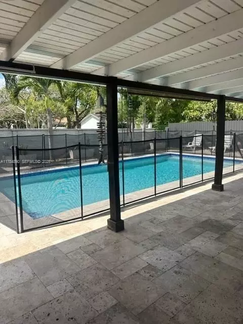 14600 SW 143rd Ter #14600, Country Walk, FL 33186