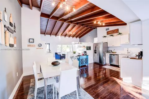 2190 NE 169th St, North Miami Beach, FL 33162