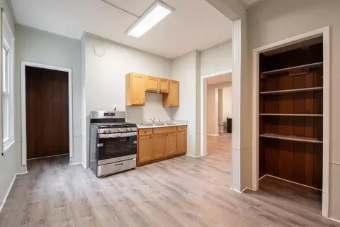 140 5th Ave #2, Troy, NY 12180