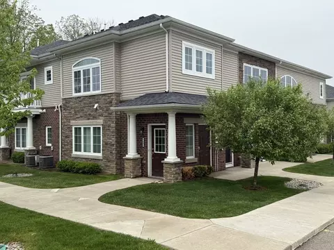 5606 Arbor Chase Dr #90, Ann Arbor, MI 48103