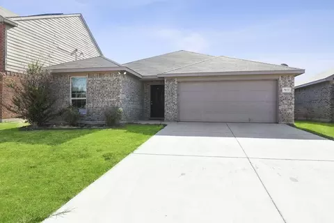 7617 Hollow Forest Dr, Fort Worth, TX 76123
