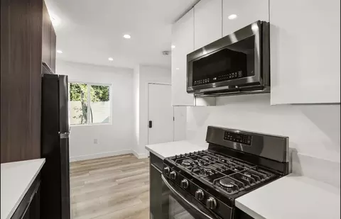 2561 W Avenue 30 #5, Los Angeles, CA 90065