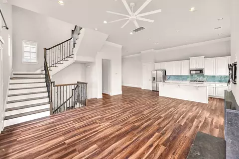9644 Knight Rd, Houston, TX 77045
