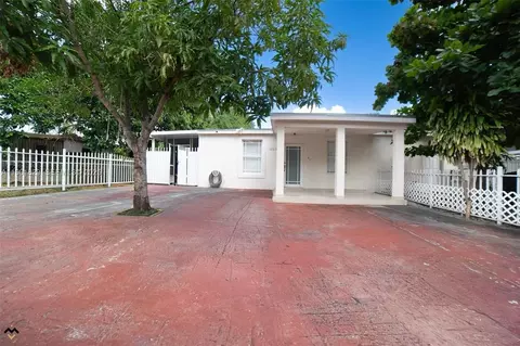 12615 E Randall Park Dr, Miami, FL 33167