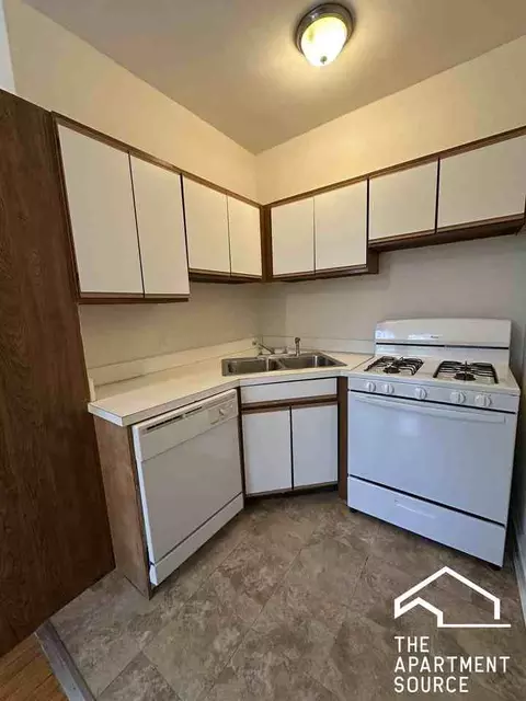 343 Park Ave #7, Glencoe, IL 60022