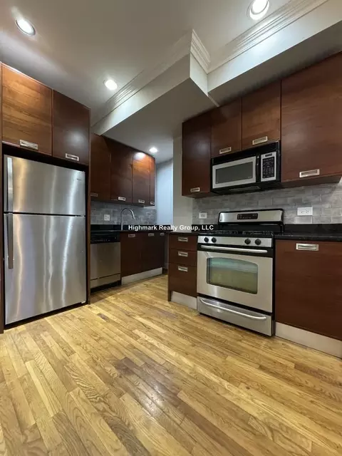 2240 W Morse Ave #GC, Chicago, IL 60645