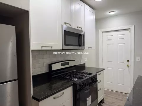 2242 W Morse Ave #G1, Chicago, IL 60645