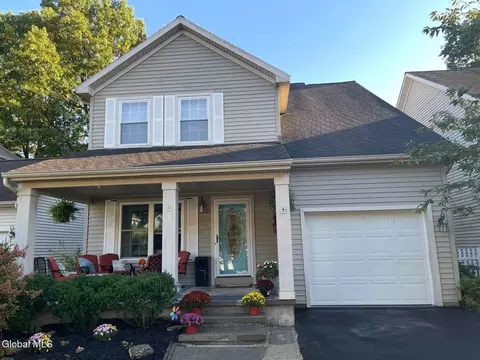 8 Furlong St, Saratoga Springs, NY 12866