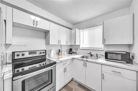 506 NW 60th Way, Hollywood, FL 33024