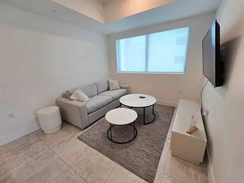 190 SW 8th St #1514885P, Miami, FL 33130