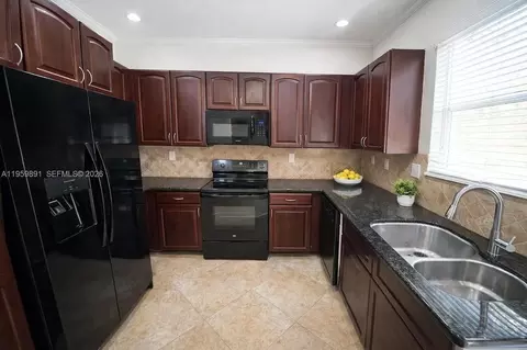21219 NW 14th Pl #8, Miami, FL 33169