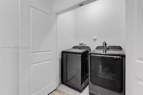 617 SW 11th St, Florida City, FL 33034
