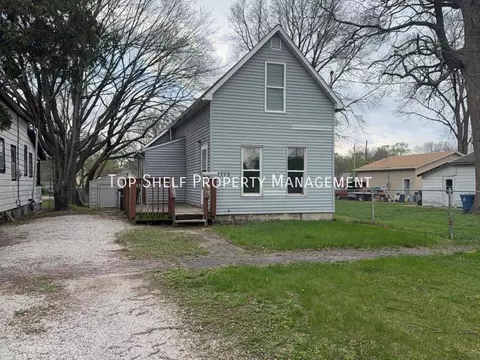 1713 Lyon St, Des Moines, IA 50316