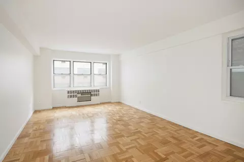 321 E 45th St #5H, New York, NY 10017