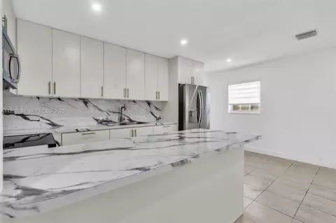11790 SW 34th St, Tamiami, FL 33175