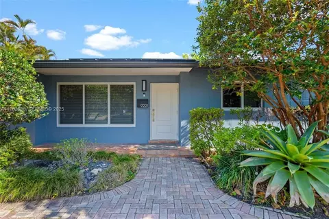 9221 SW 16th St, Westchester, FL 33165