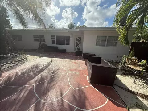 16030 Miami Dr, North Miami Beach, FL 33162