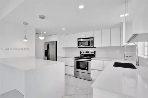 606 NW 107th Ave #2C, Miami, FL 33172