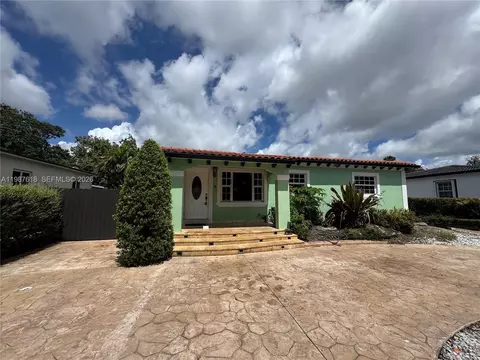 551 E 60th St, Hialeah, FL 33013