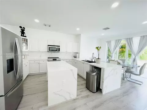 14731 SW 132nd Ct, Kendale Lakes, FL 33183