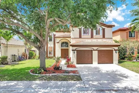 1623 E Harmony Lake Cir, Davie, FL 33324