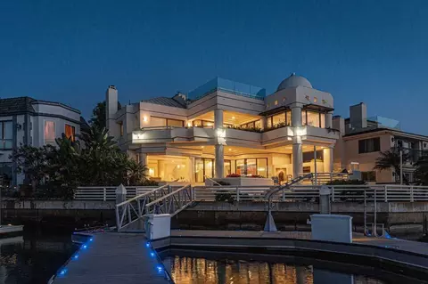 61 The Pt, Coronado, CA 92118