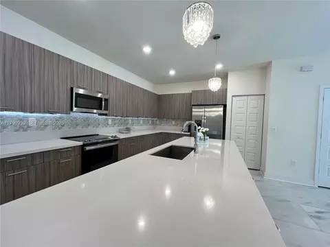 4745 NW 83rd Pkwy, Doral, FL 33166