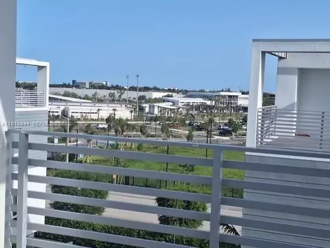 9131 NW 33rd St, Doral, FL 33172