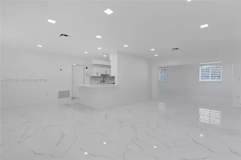 9375 SW 181st St, Palmetto Bay, FL 33157
