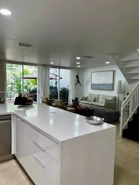 10035 NW 43rd Ter #10035, Doral, FL 33178