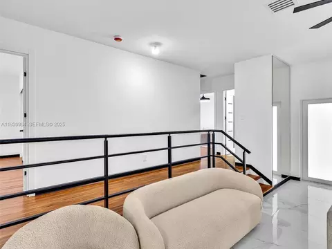 915 N 14th Way, Hollywood, FL 33020