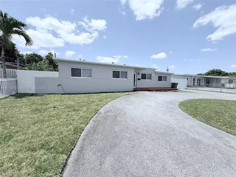 956 W 68th St, Hialeah, FL 33014