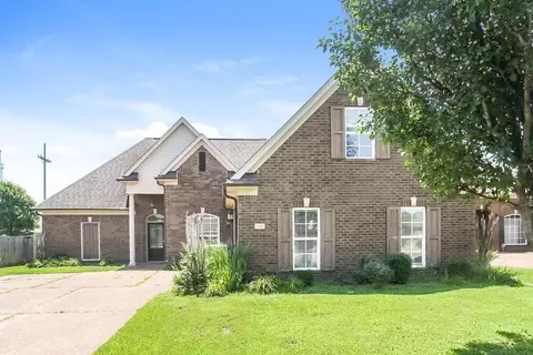 3288 Champion Hills Dr, Southaven, MS 38672