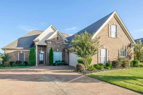 3288 Champion Hills Dr, Southaven, MS 38672