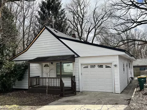 28689 Independence St, Farmington Hills, MI 48336