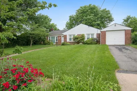 9702 Bellevue Dr, Bethesda, MD 20814