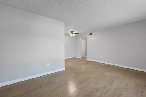 2970 Canyon Crest Dr #70-15, Riverside, CA 92507