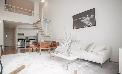 220 E 24th St #4F, New York, NY 10010