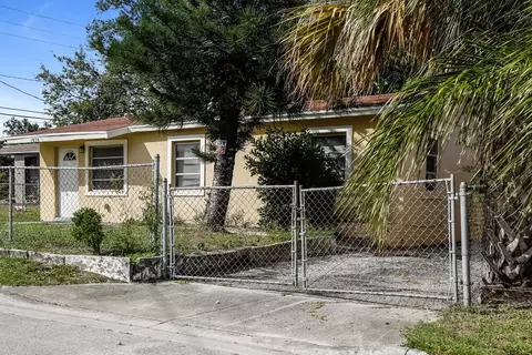 1036 W 32nd St, Riviera Beach, FL 33404