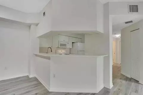 2725 Anzio Ct #202, Palm Beach Gardens, FL 33410