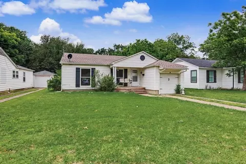 1112 N Lockhart St, Sherman, TX 75092