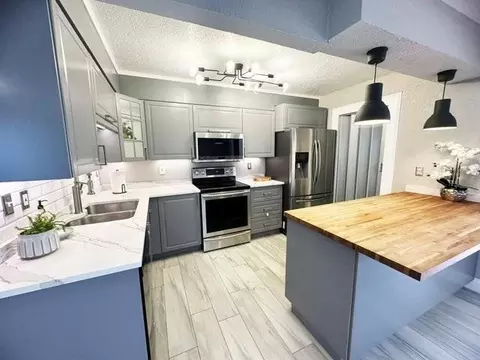 321 Sandtree Dr, Palm Beach Gardens, FL 33403