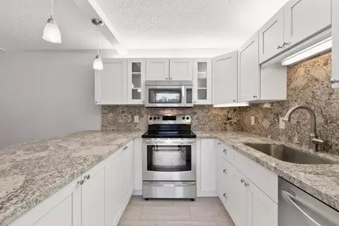 825 Center St #3D, Jupiter, FL 33458