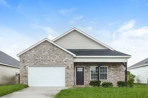 219 Beau Claire Cir, Byron, GA 31008