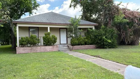 102 N Avenue C, Freeport, TX 77541
