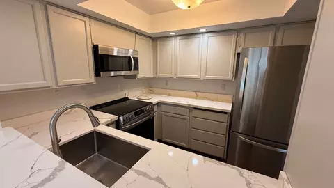 12904 126th Ct NE #J103, Kirkland, WA 98034