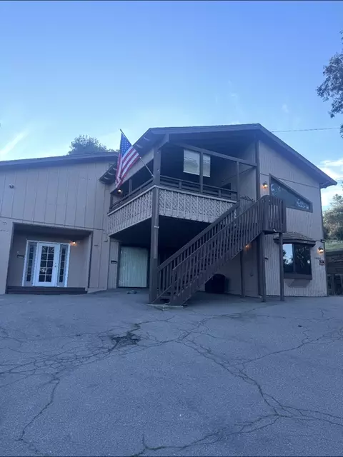3004 N Victoria Dr, Alpine, CA 91901