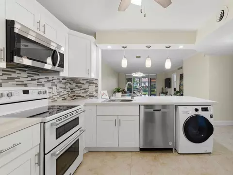 911 Gardenia Dr #150, Delray Beach, FL 33483