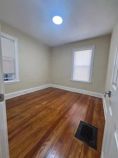 24 Harlem St, Boston, MA 02121